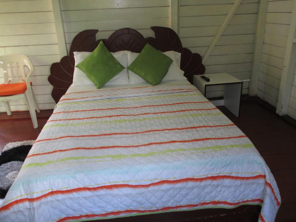 Hotel Flemming Tree Providencia Island Buitenkant foto