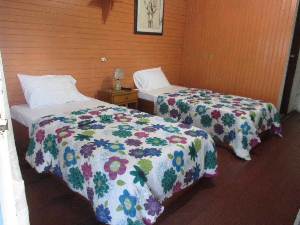 Hotel Flemming Tree Providencia Island Buitenkant foto