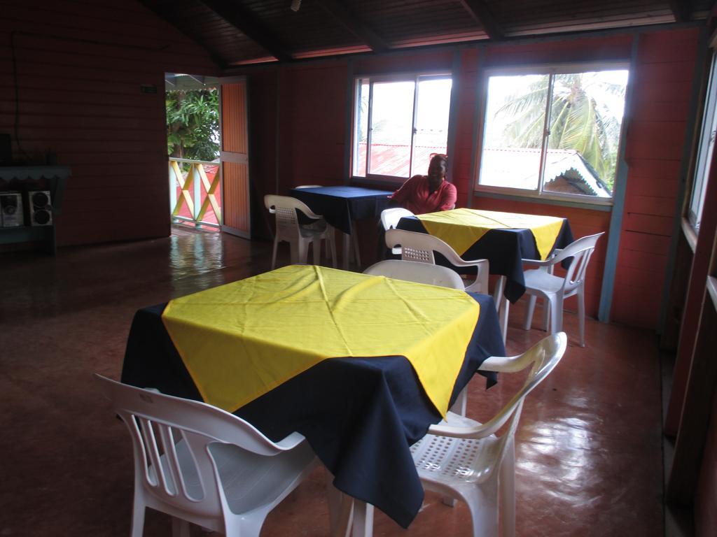 Hotel Flemming Tree Providencia Island Buitenkant foto